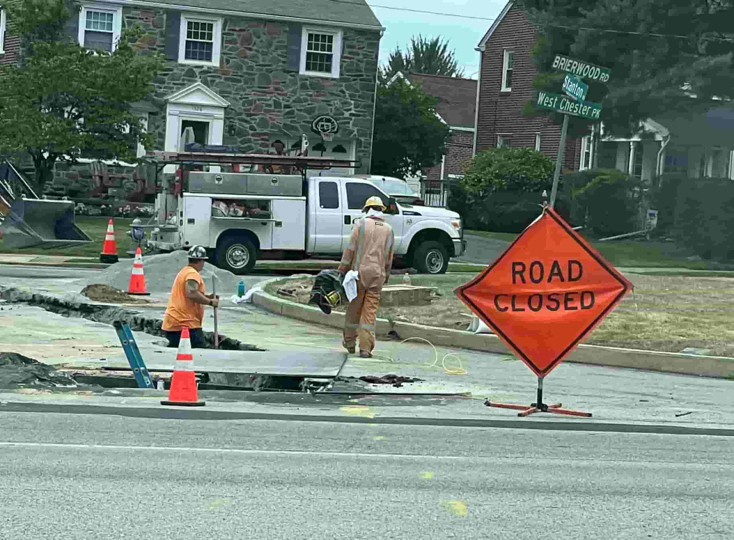 Construction workers using Delaware Valley Steel road plates to assist traffic during road work